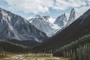 探秘山东，韩国游客冰糖葫芦之旅的炫目风情